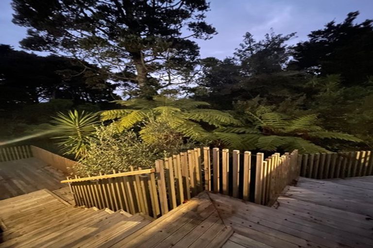 Photo of property in 17 Wernham Place, Northcote, Auckland, 0626