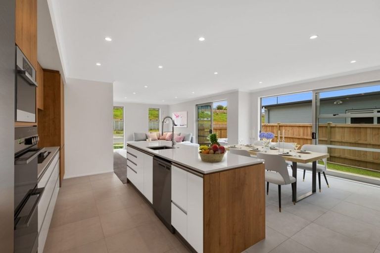 Photo of property in 31 Kukuwai Avenue, Red Beach, 0932