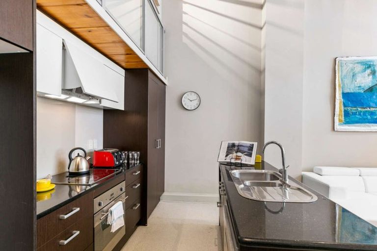 Photo of property in Stadium Garden Flats, 113/107 Thorndon Quay, Pipitea, Wellington, 6011