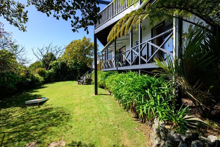 Photo of property in 3 Lindaver Grove, Merrilands, New Plymouth, 4312