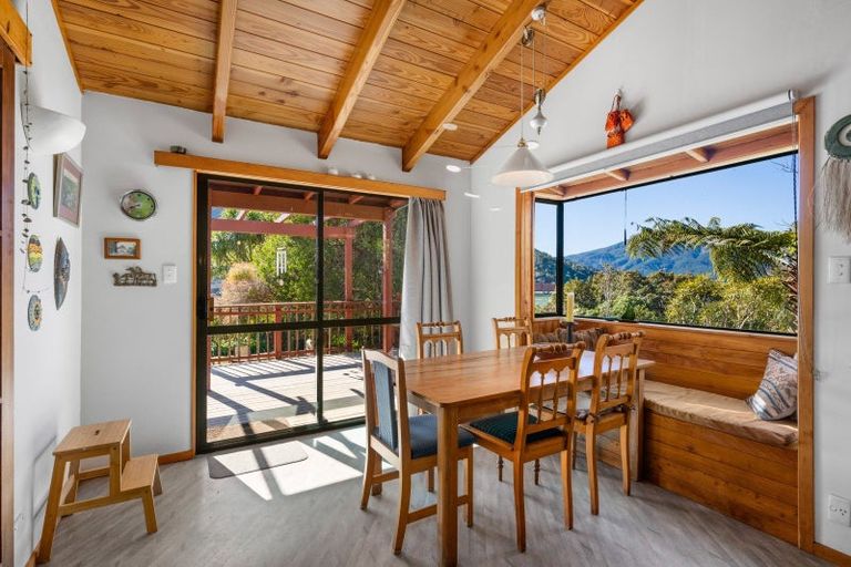 Photo of property in 810a Queen Charlotte Drive, Havelock, 7281