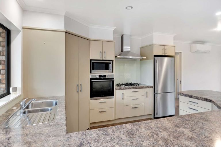 Photo of property in 21 Mandalay Place, Waiuku, 2123