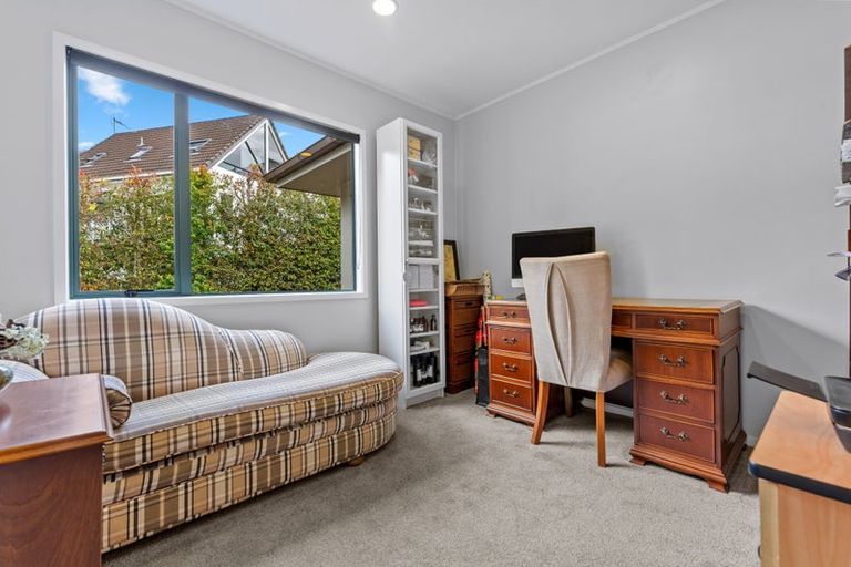 Photo of property in 140 Chelsea View Drive, Chatswood, Auckland, 0626