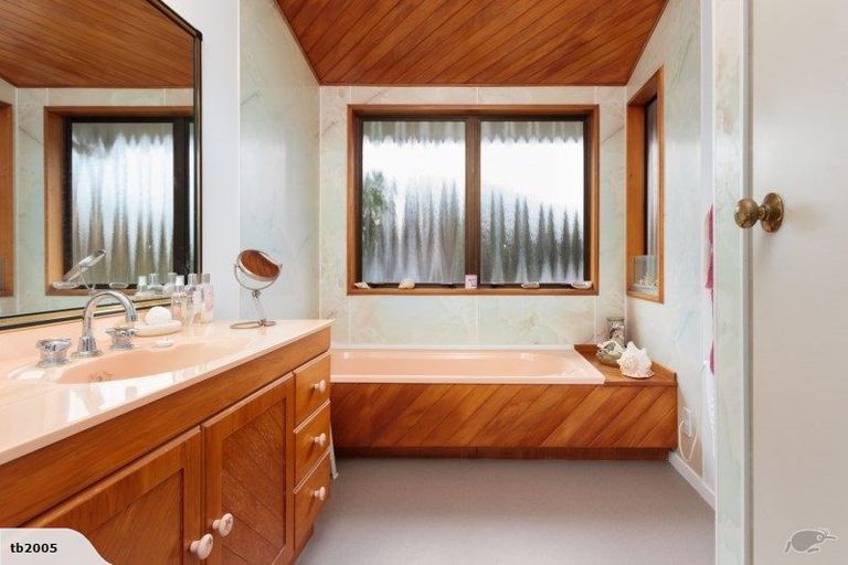 Photo of property in 8 Sunny Bay Road, Matua, Tauranga, 3110