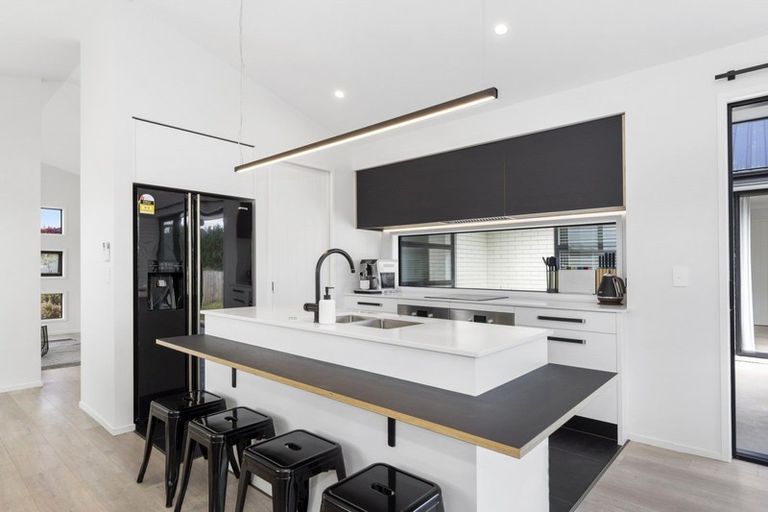 Photo of property in 38 Puhirake Crescent, Pyes Pa, Tauranga, 3112