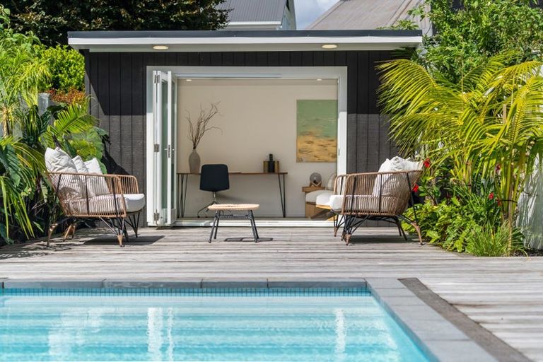 Photo of property in 16 Hinemoa Terrace, Birkenhead, Auckland, 0626