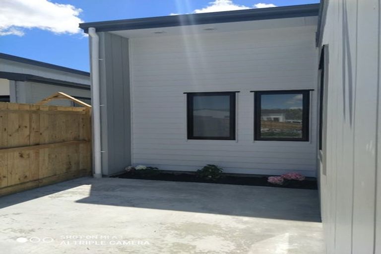 Photo of property in 32 Combat Street, Papakura, 2110