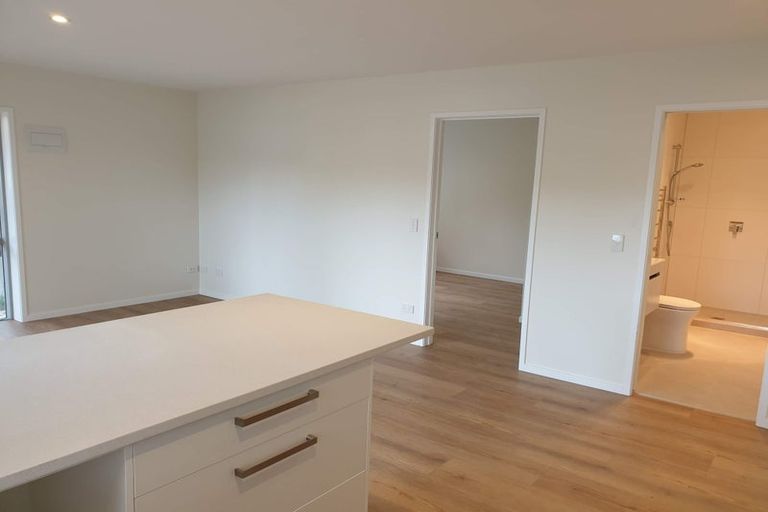 Photo of property in 2/1 Tallington Crescent, Torbay, Auckland, 0630