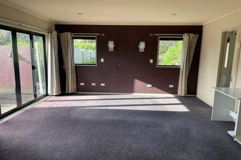 Photo of property in 8 Frank Knight Place, Waiuku, 2123