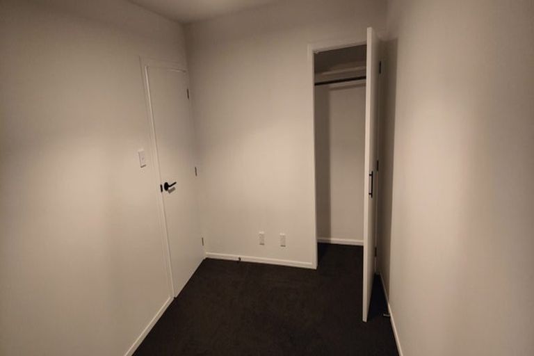 Photo of property in 3/4 Glanmire Road, Newlands, Wellington, 6037