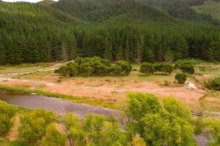 Photo of property in 1100b Coast Road, Wainuiomata Coast, Wainuiomata, 5373