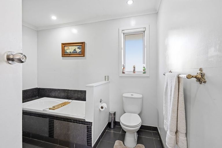 Photo of property in 17 Mortlake Street, Islington, Christchurch, 8042