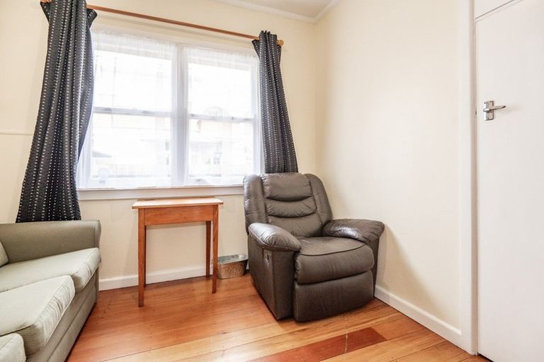 Photo of property in 102 Charlotte Crescent, Mayfair, Hastings, 4122