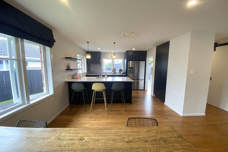 Photo of property in 21 Durham Street, Te Atatu Peninsula, Auckland, 0610