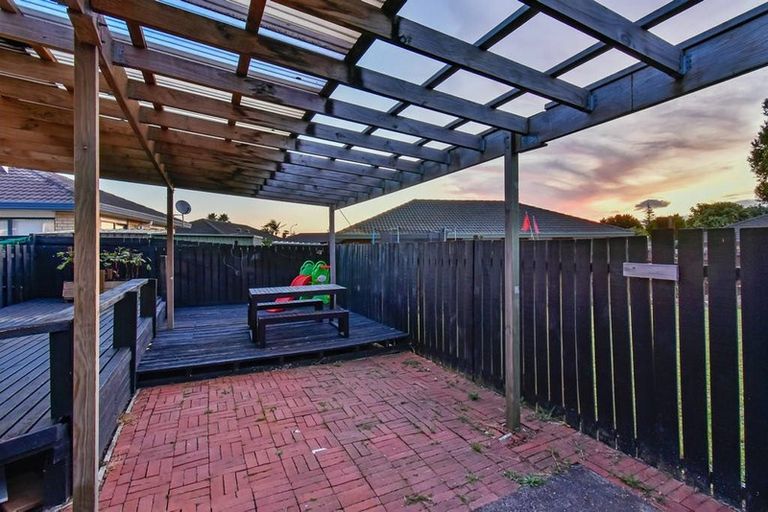 Photo of property in 2/12 Taitimu Drive, Weymouth, Auckland, 2103