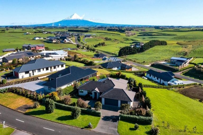 Photo of property in 3 Larlin Heights, Hawera, 4675