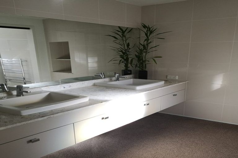 Photo of property in 62 Newhaven Terrace, Mairangi Bay, Auckland, 0630