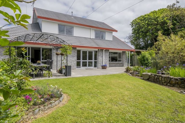 Photo of property in 321 Te Moana Road, Waikanae, 5036