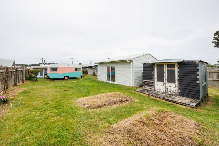 Photo of property in 16 Chrystal Street, Foxton Beach, Foxton, 4815