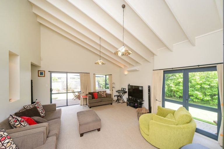 Photo of property in 100 Summerhill Drive, Fitzherbert, Palmerston North, 4410