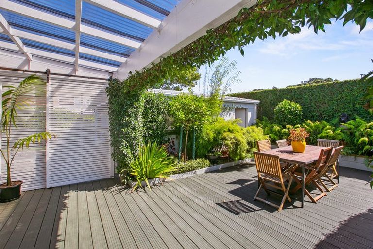 Photo of property in 76 Barrett Street, Westown, New Plymouth, 4310