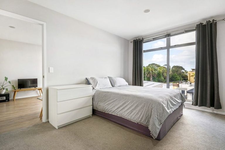 Photo of property in Norfolk Apartments, 305/19 Bute Road, Browns Bay, Auckland, 0630