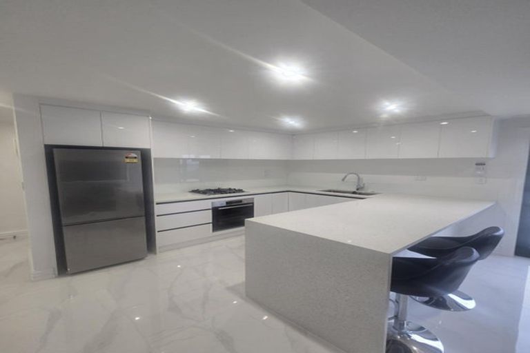 Photo of property in 1 Bartells Drive, Goodwood Heights, Auckland, 2105