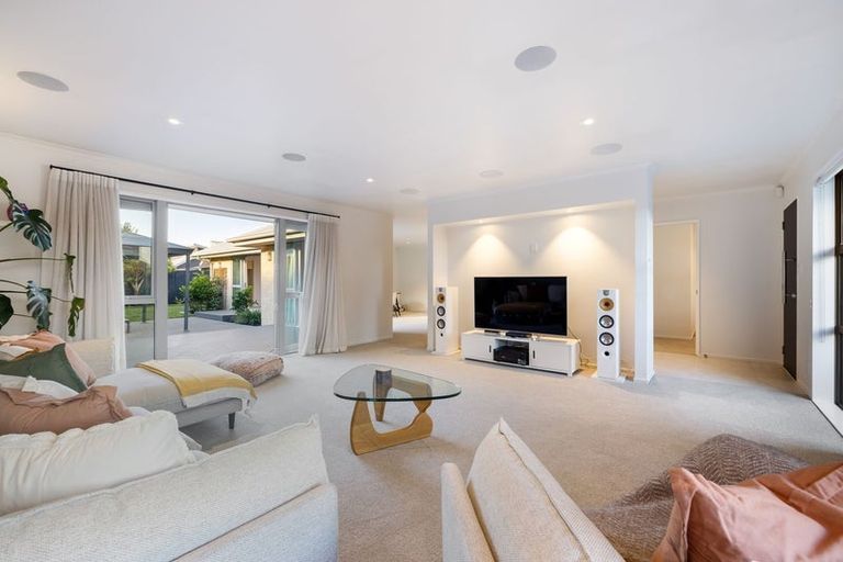 Photo of property in 5 Foresters Crescent, Parklands, Christchurch, 8083