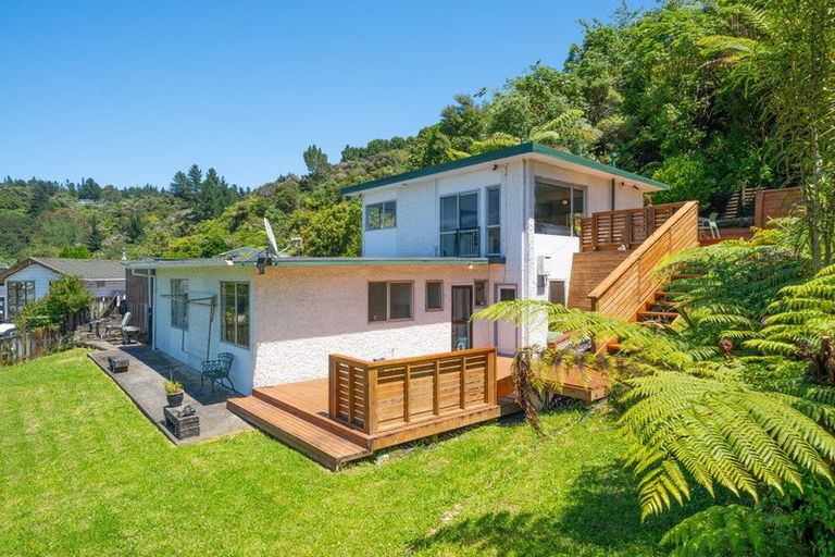 Photo of property in 11 Bogle Grove, Stokes Valley, Lower Hutt, 5019