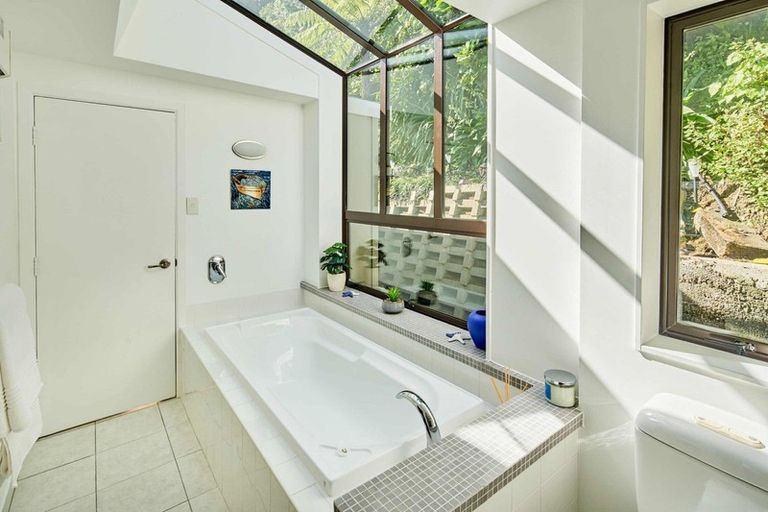 Photo of property in 19 Moana Road, Plimmerton, Porirua, 5026