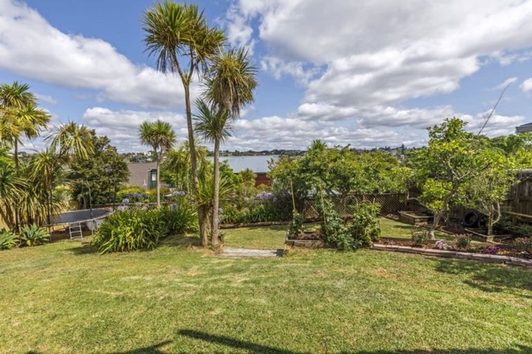 Photo of property in 2/7 Arran Road, Browns Bay, Auckland, 0630