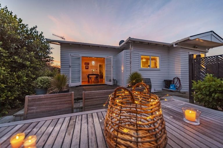 Photo of property in 15 Taradale Road, Marewa, Napier, 4110