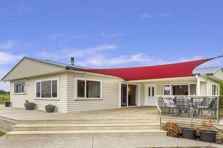 Photo of property in 325 Richmond Road, Lepperton, New Plymouth, 4373