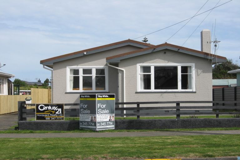 Photo of property in 175 Cornfoot Street, Castlecliff, Whanganui, 4501
