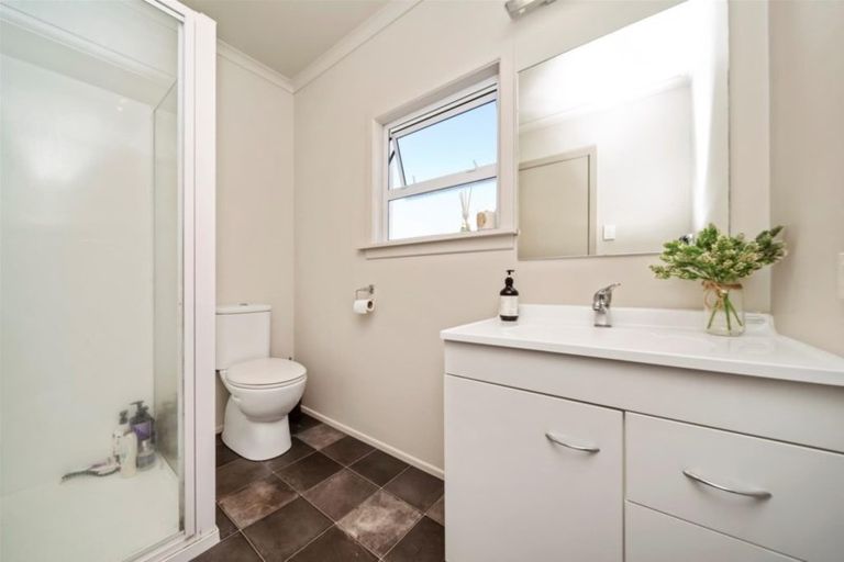 Photo of property in 37 Burns Street, Hawera, 4610