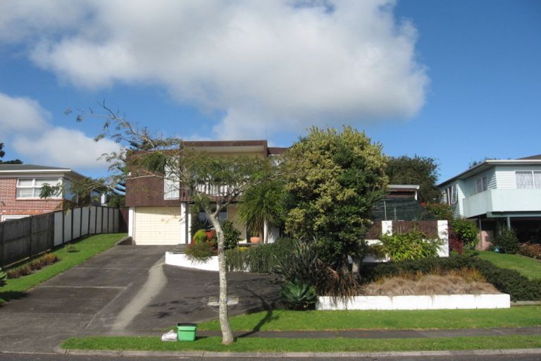 Photo of property in 9 Downsview Road, Pakuranga Heights, Auckland, 2010