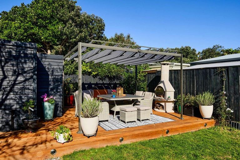 Photo of property in 147 Marine Parade, Eastbourne, Lower Hutt, 5013