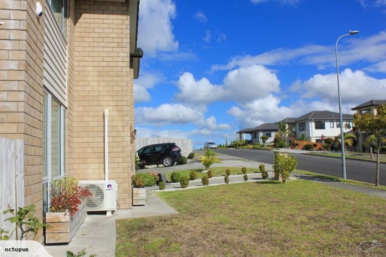 Photo of property in 4 Kirikiri Drive, Papakura, 2110