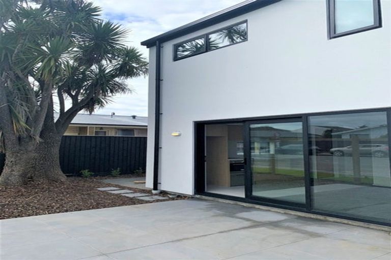Photo of property in 2b Division Street, Riccarton, Christchurch, 8041