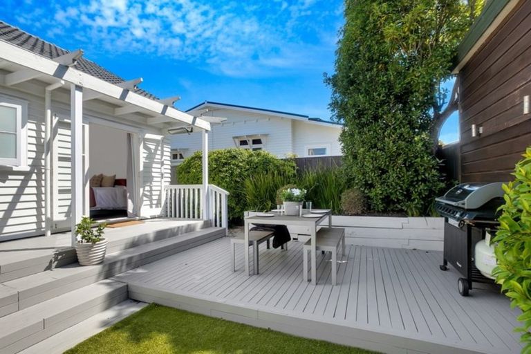 Photo of property in 1/227 Meola Road, Point Chevalier, Auckland, 1022