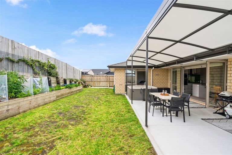 Photo of property in 6 Powhaitere Road, One Tree Point, 0118