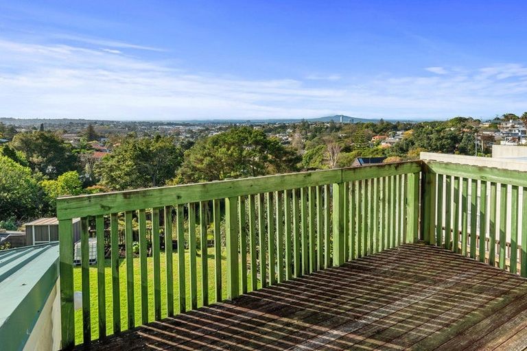 Photo of property in 315 Glenfield Road, Glenfield, Auckland, 0629