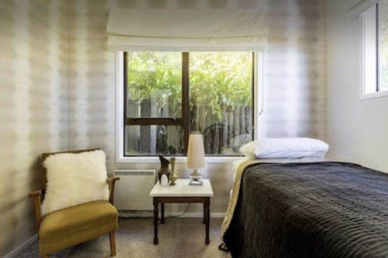 Photo of property in 136 Cheviot Road, Lowry Bay, Lower Hutt, 5013