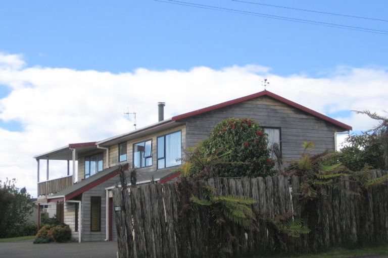 Photo of property in 12 Shepherd Road, Waipahihi, Taupo, 3330