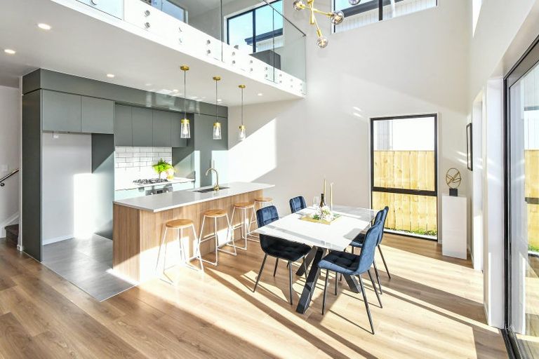 Photo of property in 8 Korowhiti Road, Clarks Beach, 2122