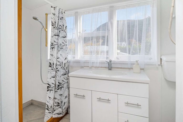 Photo of property in 6 Durham Street, Picton, 7220