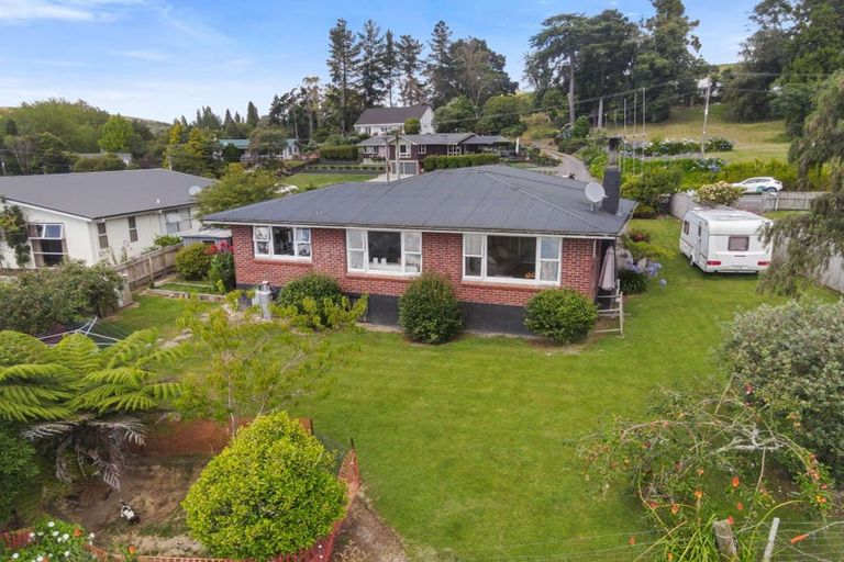 Photo of property in 8 Feltham Street, Hunterville, 4730