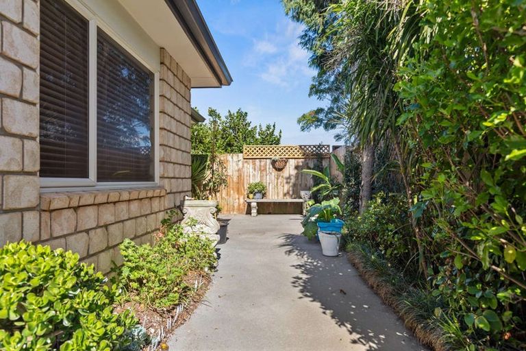 Photo of property in 41 Matene Place, Papamoa Beach, Papamoa, 3118