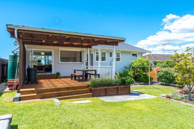 Photo of property in 6 Thornlow Street, Glendene, Auckland, 0602