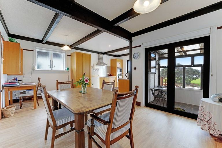 Photo of property in 81 Kiwi Esplanade, Mangere Bridge, Auckland, 2022